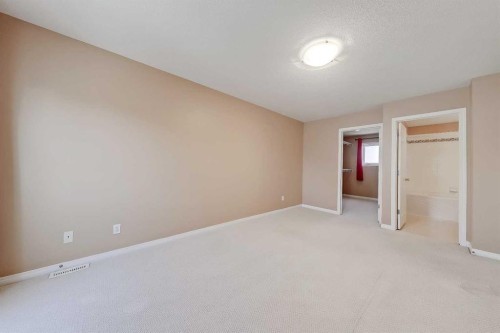 40 Simcoe Place Sw, Calgary, AB - Indoor Photo Showing Other Room