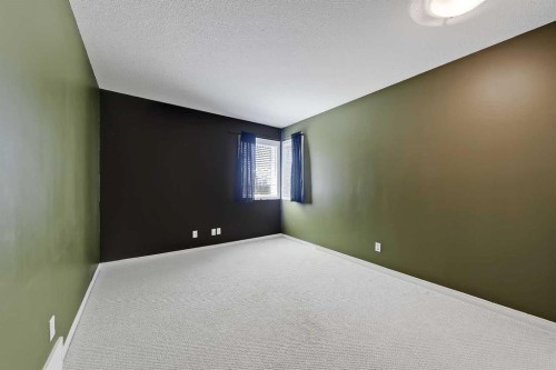 40 Simcoe Place Sw, Calgary, AB - Indoor Photo Showing Other Room
