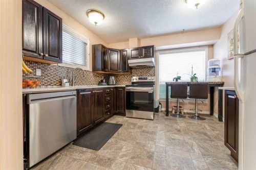 6640 Temple Drive Ne, Calgary, AB - Indoor Photo Showing Kitchen