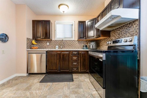 6640 Temple Drive Ne, Calgary, AB - Indoor Photo Showing Kitchen