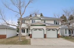 92 Scenic Gardens NW Calgary, AB T3L 1Y6