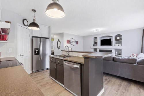 44 Cimarron Grove Way, Okotoks, AB - Indoor Photo Showing Kitchen