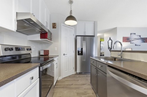 44 Cimarron Grove Way, Okotoks, AB - Indoor Photo Showing Kitchen With Upgraded Kitchen