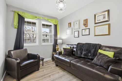 44 Cimarron Grove Way, Okotoks, AB - Indoor Photo Showing Living Room