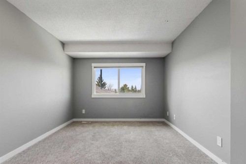 141-6915 Ranchview Drive Nw, Calgary, AB - Indoor Photo Showing Other Room
