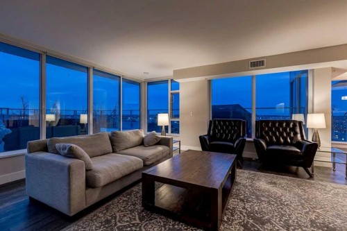 1802-519 Riverfront Avenue Se, Calgary, AB - Indoor Photo Showing Living Room
