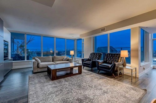 1802-519 Riverfront Avenue Se, Calgary, AB - Indoor Photo Showing Living Room