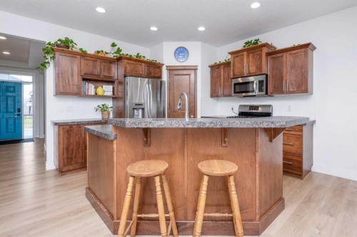 160 Prestwick Manor Se, Calgary, AB - Indoor Photo Showing Kitchen
