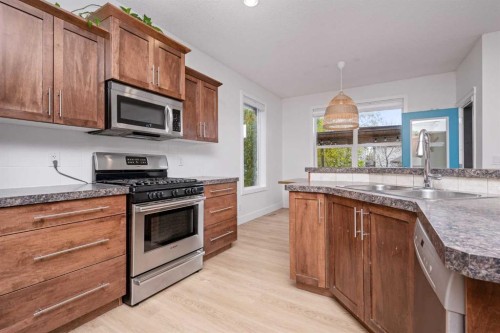 160 Prestwick Manor Se, Calgary, AB - Indoor Photo Showing Kitchen With Double Sink