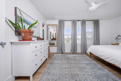 160 Prestwick Manor Se, Calgary, AB - Indoor Photo Showing Bedroom