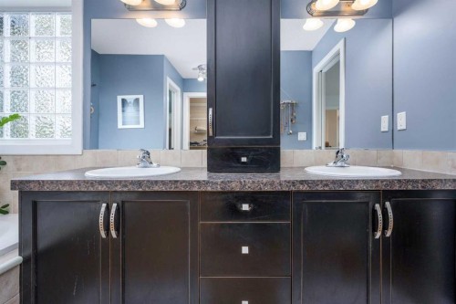 160 Prestwick Manor Se, Calgary, AB - Indoor Photo Showing Bathroom