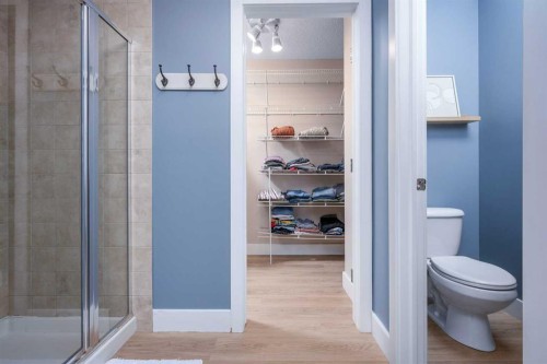 160 Prestwick Manor Se, Calgary, AB - Indoor Photo Showing Bathroom
