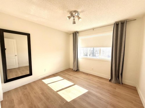 160 Prestwick Manor Se, Calgary, AB - Indoor Photo Showing Other Room
