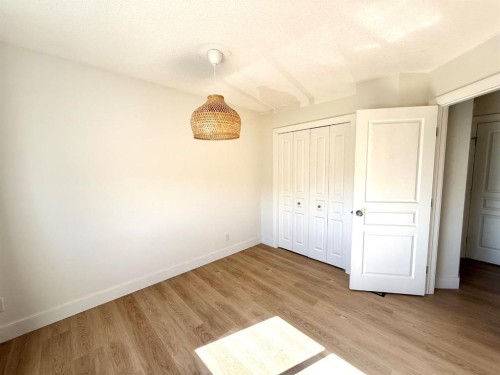 160 Prestwick Manor Se, Calgary, AB - Indoor Photo Showing Other Room