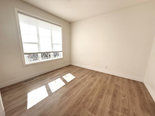 160 Prestwick Manor Se, Calgary, AB - Indoor Photo Showing Other Room