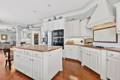 331 Mt Douglas Court Se, Calgary, AB - Indoor Photo Showing Kitchen