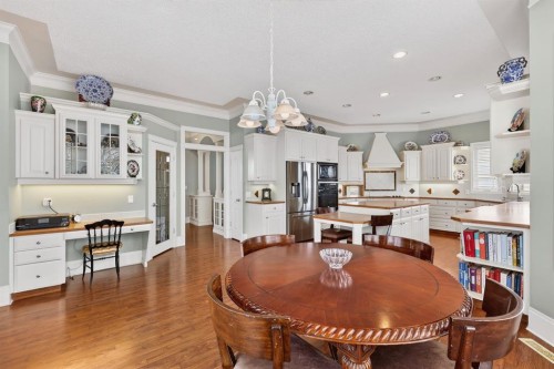 331 Mt Douglas Court Se, Calgary, AB - Indoor