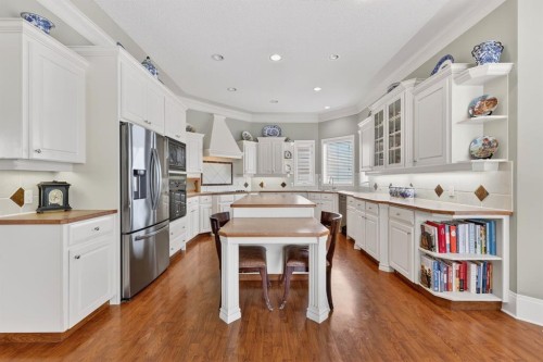 331 Mt Douglas Court Se, Calgary, AB - Indoor Photo Showing Kitchen