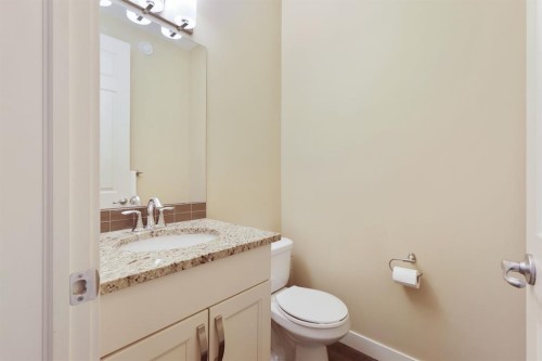 33 Quarry Heights Se, Calgary, AB - Indoor Photo Showing Bathroom