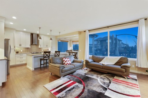 33 Quarry Heights Se, Calgary, AB - Indoor Photo Showing Living Room