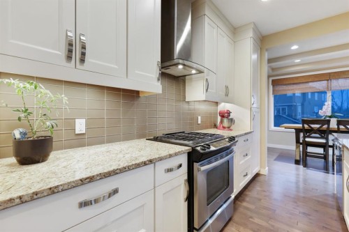 33 Quarry Heights Se, Calgary, AB - Indoor Photo Showing Kitchen With Upgraded Kitchen