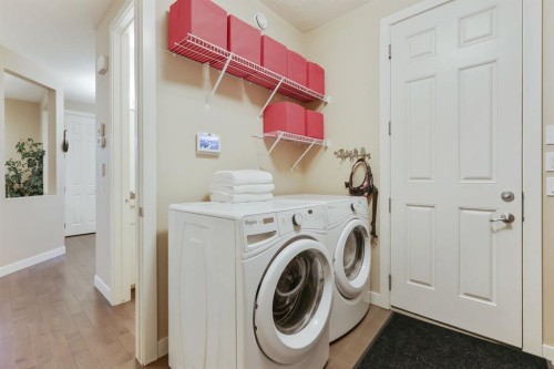33 Quarry Heights Se, Calgary, AB - Indoor Photo Showing Laundry Room
