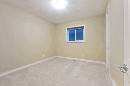 33 Quarry Heights Se, Calgary, AB - Indoor Photo Showing Other Room