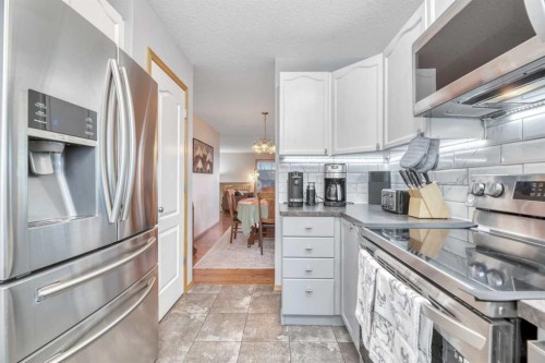 545 Hillview Gate, Strathmore, AB - Indoor Photo Showing Kitchen With Stainless Steel Kitchen