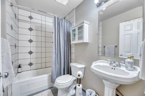 545 Hillview Gate, Strathmore, AB - Indoor Photo Showing Bathroom