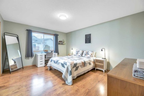 545 Hillview Gate, Strathmore, AB - Indoor Photo Showing Bedroom