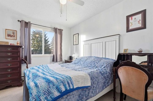 492-8948 Elbow Drive Sw, Calgary, AB - Indoor Photo Showing Bedroom