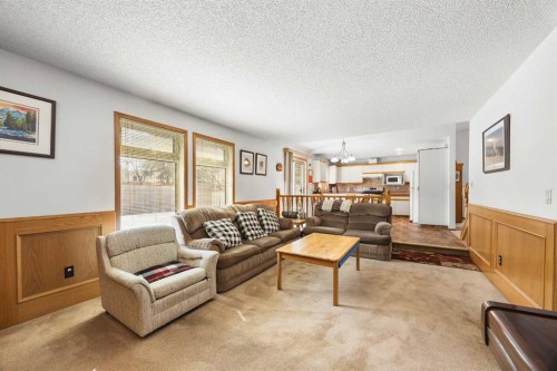 120 Edforth Crescent Nw, Calgary, AB - Indoor Photo Showing Living Room