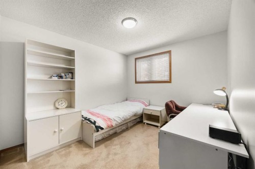 120 Edforth Crescent Nw, Calgary, AB - Indoor Photo Showing Bedroom