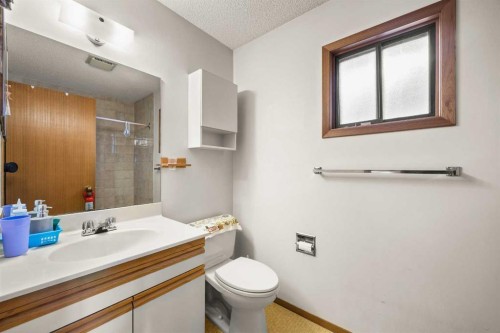 120 Edforth Crescent Nw, Calgary, AB - Indoor Photo Showing Bathroom