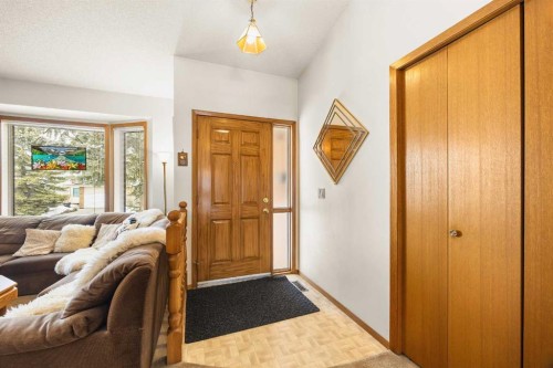 120 Edforth Crescent Nw, Calgary, AB - Indoor Photo Showing Other Room