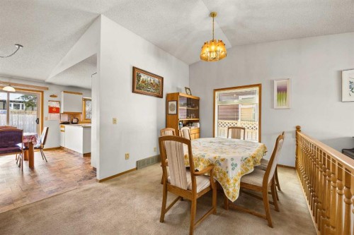 120 Edforth Crescent Nw, Calgary, AB - Indoor Photo Showing Dining Room