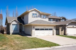 16 Macewan Ridge View NW Calgary, AB T3K 3W2