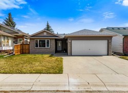 36 Woodfern Rise SW Calgary, AB T2W 4S2