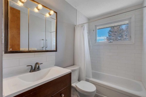 212 Westwood Drive Sw, Calgary, AB - Indoor Photo Showing Bathroom