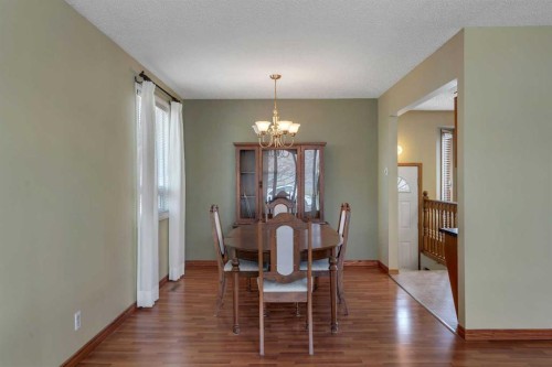 212 Westwood Drive Sw, Calgary, AB - Indoor Photo Showing Dining Room