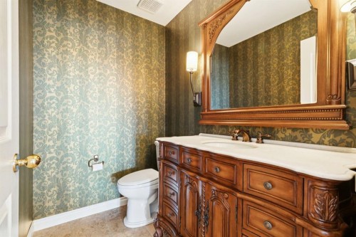 266 Diamond Drive Se, Calgary, AB - Indoor Photo Showing Bathroom
