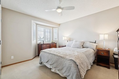266 Diamond Drive Se, Calgary, AB - Indoor Photo Showing Bedroom