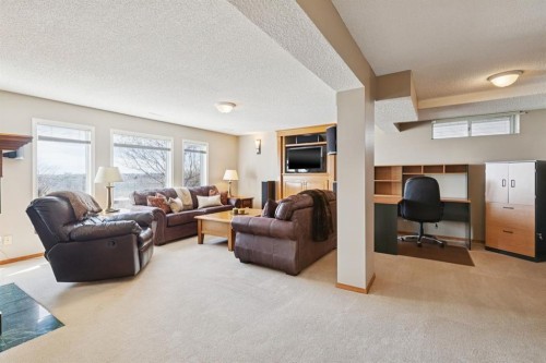 266 Diamond Drive Se, Calgary, AB - Indoor Photo Showing Living Room