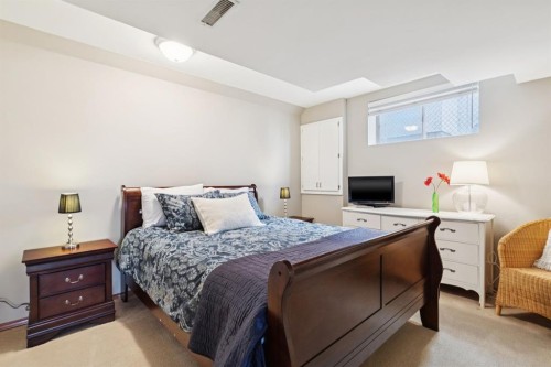 266 Diamond Drive Se, Calgary, AB - Indoor Photo Showing Bedroom