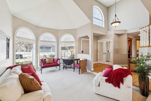266 Diamond Drive Se, Calgary, AB - Indoor