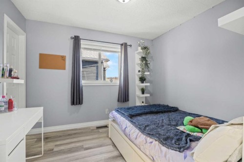 67 Evansmeade Crescent Nw, Calgary, AB - Indoor Photo Showing Bedroom