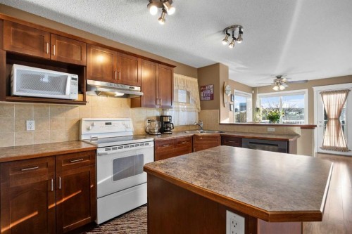 67 Evansmeade Crescent Nw, Calgary, AB - Indoor Photo Showing Kitchen With Double Sink