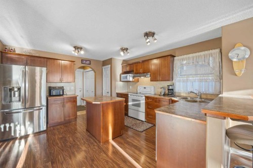 67 Evansmeade Crescent Nw, Calgary, AB - Indoor Photo Showing Kitchen With Double Sink