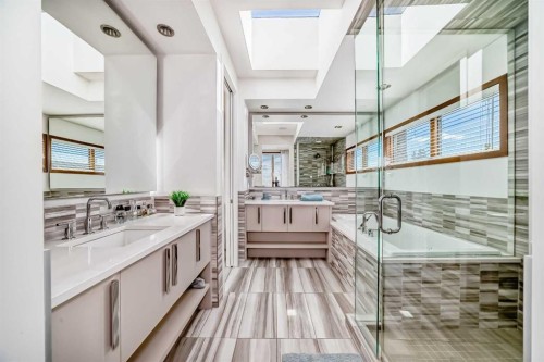 2142 28 Avenue Sw, Calgary, AB - Indoor Photo Showing Bathroom