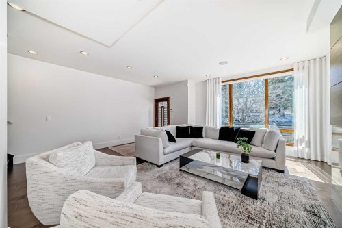 2142 28 Avenue Sw, Calgary, AB - Indoor Photo Showing Living Room